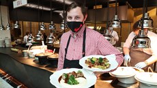 Po 6 týdnech se op�t otevírají stravovací podniky. Na snímku je restaurace...
