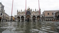 Zaplavené náměstí svatého Marka v Benátkách (8. prosince 2020)