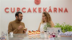 Herec Národního divadla Brno si povídal i s majitelkou Cupcakekárny.