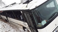 U Puklic na Jihlavsku havaroval autobus peváející dti. Nejspí se s ním...