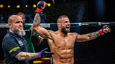 MMA zpasnk Karlos Vmola zvtzil nad Vclavem MIikulkem po 2 minutch.