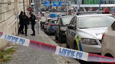 Dva muže zranil výstřel ze zbraně, kterou našli při uklízení bytu v Praze 5....