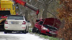 Dva mrtví při dopravní nehodě u Kostelce nad Černými lesy. (3.12.2020)