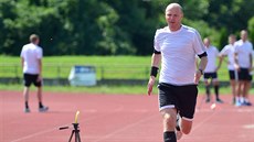 Martin Wilczek jako rozhodí pi plnní fyzických test