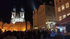 Lidé na Staroměstském náměstí (5. prosince 2020).