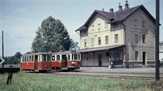 Konená stanice Klimkovice s motorovým vozem íslo 50 a vleným vozem 199....
