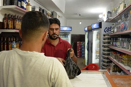 Obchod s alkoholem v iráckém Mosulu (17. íjna 2018)