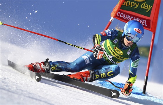 Mikaela Shiffrinová v 1. kole obího slalomu Svtového poháru v Courchevelu.