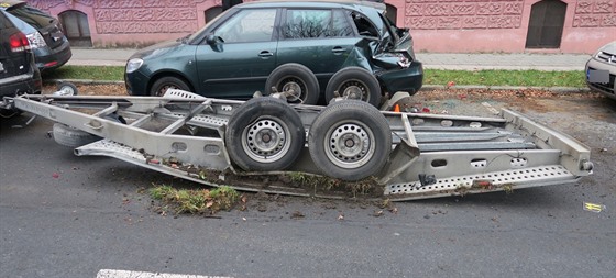 Vtí pívsný vozík pokodil pi nehod v Opav nkolik dalích automobil.