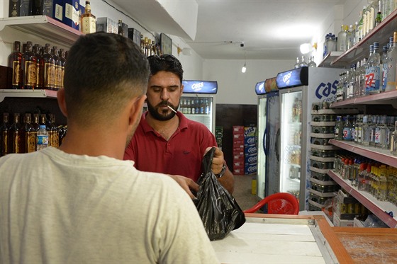 Obchod s alkoholem v iráckém Mosulu (17. íjna 2018)