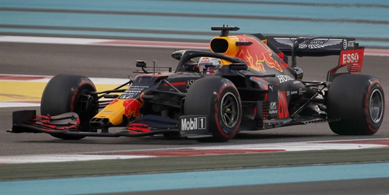 Max Verstappen z Red Bullu ovládl kvalifikaci Velké ceny Abú Zabí.