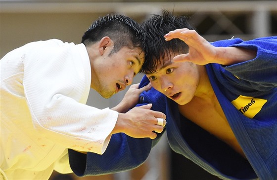 Joiro Marujama (vlevo) a Hifumi Abe se perou o japonskou nominaci pro...