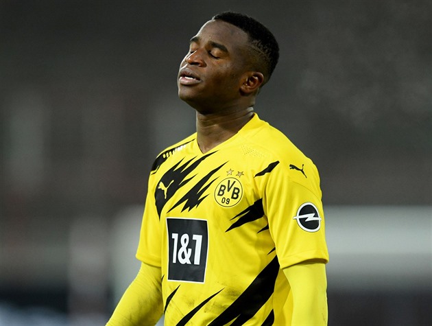 Podepiš, nebo jdi. Supertalent Moukoko dostal v Dortmundu ultimátum, zůstane?
