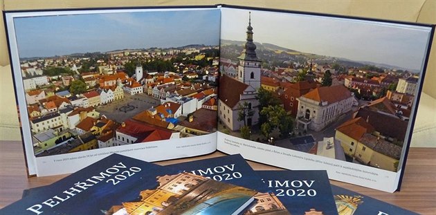 Kniha s názvem Pelhimov 2020 je k dostání v turistickém informaním centru, v...