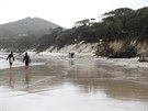 Erozivní sesuv pdy na oblíbené plái Byron Bay v Novém Jiním Walesu. (14....