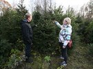 U� po t�et� si do Varva�ova p�i�li vybrat stromek Alena a Josef �t�pni�kovi z...