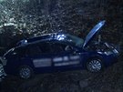 Tragická nehoda v Úvalech, auto skonilo v potoce