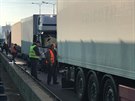 Provoz na Ji�n� spojce komplikuje sr�ka �ty� kamion� a dod�vky. (14.12.2020)