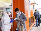 V hradecké fakultní nemocnici zahájili antigenní testování na covid-19 (16. 12....