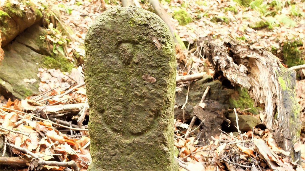 Znamení kotvy na hraničních kamenech na Sokolovsku patřilo známému rodu Nosticů.