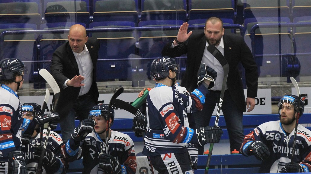 Trenéra Milo�e Holan� a jeho tým �eká v úvodu extraligy série �esti venkovních zápas�.