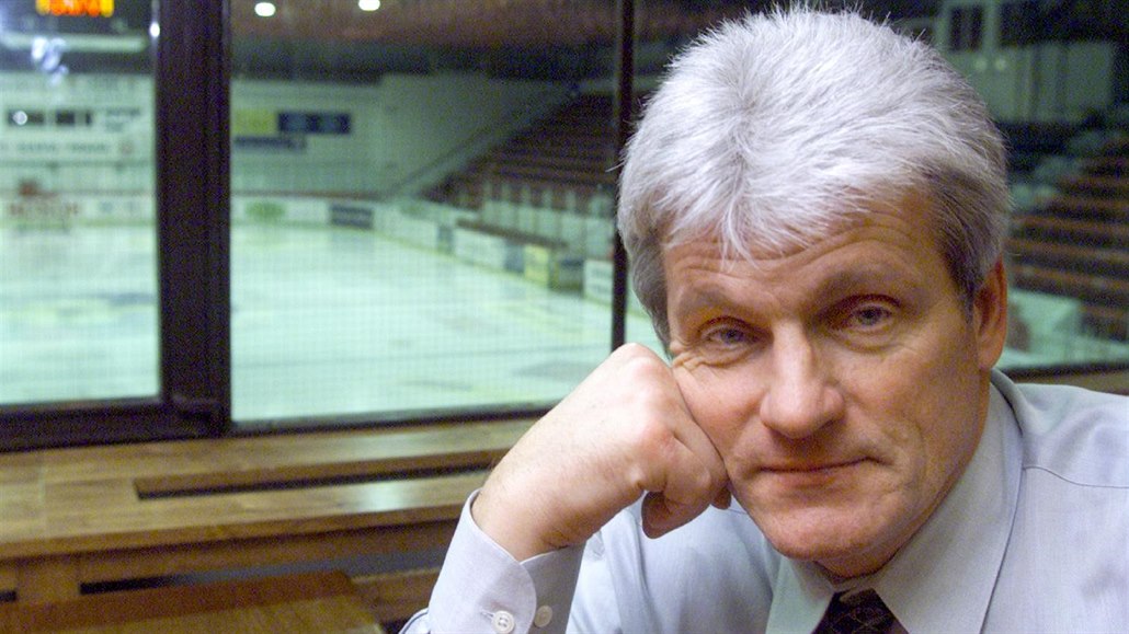 Hokejový agent Petr Svoboda. (29. 1. 2002)