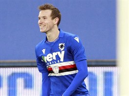 Jakub Jankto, zálo�ník Sampdorie Janov, se raduje ze svého gólu proti Crotone.