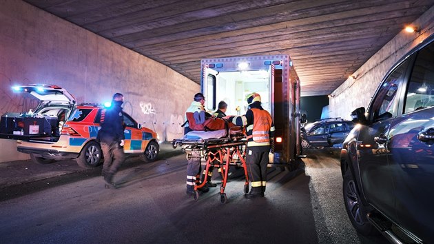 U vn nehody dvou vozidel v Dolnch Poernicch zasahovaly dv jednotky hasi. (11. prosince 2020)