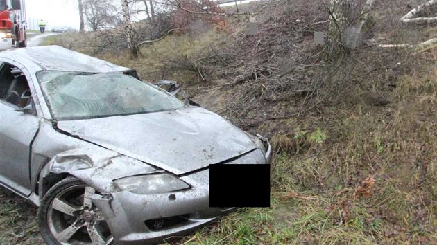 Na Třebíčsku havarovalo auto, zemřel spolujezdec. (12. prosince 2020)