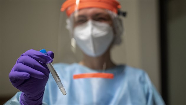 Antigenn testovn na koronavirus v nemocnici v praskm Motole. (16. prosince 2020)