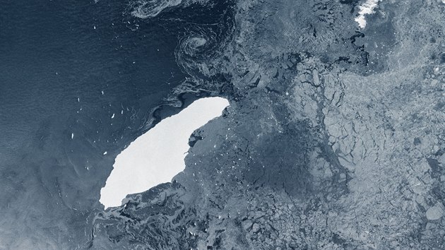 Ob ledova kra nazvana A-68 se pomalu posouv k ostrovu Jin Georgie v jinm Atlantskm ocenu. (10. prosince 2020)