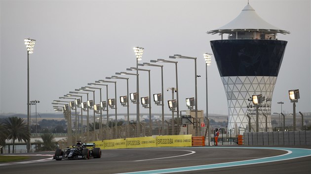 Jezdec Mercedesu Lewis Hamilton dojel tet v kvalifikaci na Velkou cenu Ab Zab.