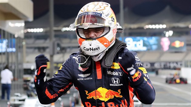 Max Verstappen z Red Bullu se raduje z vtzstv v kvalifikaci na Velkou cenu Ab Zab.