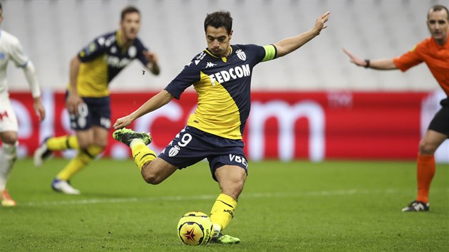 Wissam Ben Yedder z Monaka dv gl z penalty v zpase proti Marseille.