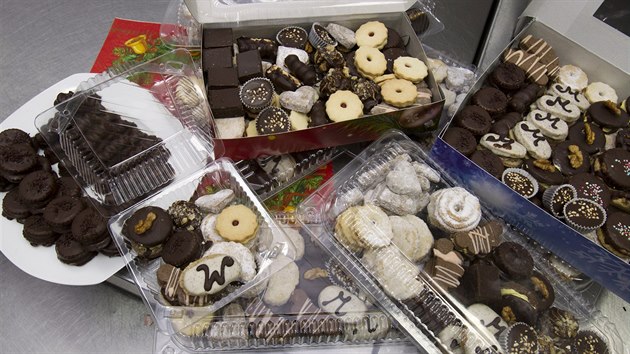 Cukráři nabízejí i přes 50 druhů vánočního cukroví. (9. prosince 2020)