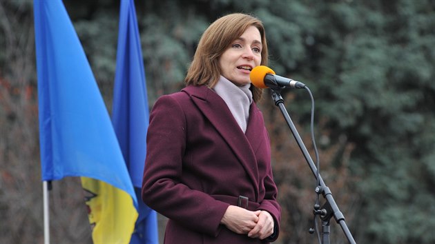 Moldavan protestovali proti vld pot, co kabinet odebral nov zvolen prezidentce Maie Sanduov (na snmku) dleit pravomoci. (6. prosince 2020)