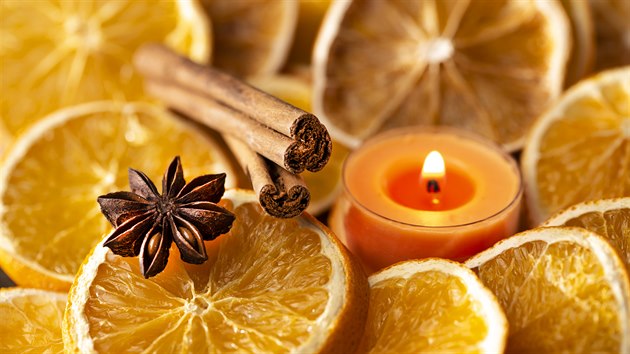 Nasuen pltky citrus vyuijete do vnonho potpourri, lze s nimi ozdobit stromeek, krsn vypadaj i ve voavm vnonm el. 