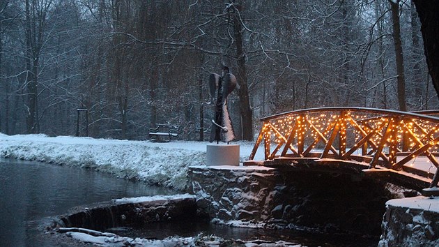 Ozdoben� most v z�meck�m parku.