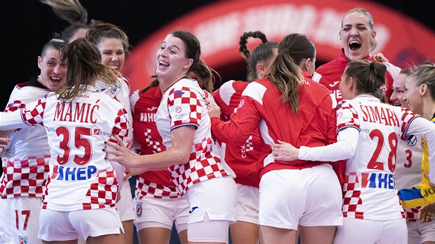 Házenkářky Chorvatska se radují z postupu do semifinále mistrovství Evropy.