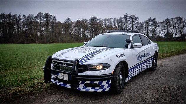 Dodge Charger 5,7 HEMI Pursuit AWD ve slubch Mstsk policie Lzn Bohdane 