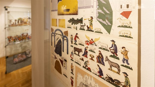 Prostějovské muzeum vystavuje v prostorách galerie Špalíček stovku papírových betlémů z rozsáhlé sbírky přerovského sběratele Stanislava Dostála.