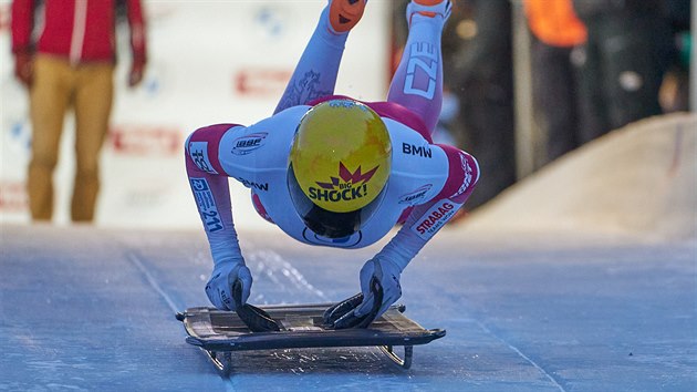 Anna Fernstädtová na startu závodu Světového poháru skeletonistek na dráze v rakouském Innsbrucku