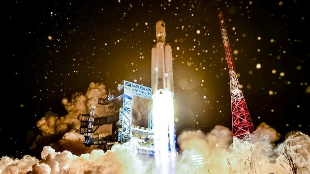 Start rakety Angara-5 z kosmodromu Pleseck v pondl 14. 12. 2020.