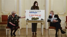Prezident Milo Zeman a jeho dcera Kateina (uprosted) pedali pedsedkyni...