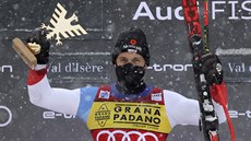 výcar Mauro Caviezel se raduje z vítzství v superobím slalomu ve Val d'...