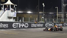 Max Verstappen z Red Bullu vítzí na Velké cen Abú Zabí.