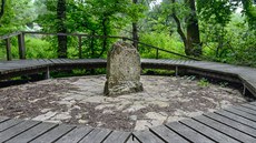 Historický kámen z roku 1755 je umístn nedaleko soutoku Moravy a Dyje a...