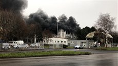 Požár skladovací haly v Kostelní ulici v Mostě (19. prosince 2020)