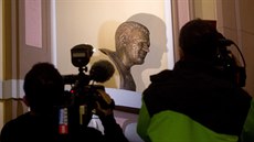 František Peterka má bustu v liberecké radnici.