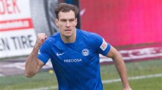 Liberecký Michael Rabuic slaví gól z penalty v úvodu ligového utkání proti...